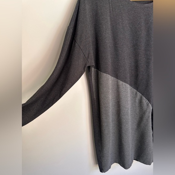 Miik Gray Tunic 3/4 length with pocket monochrome made in Canada Sustainable - Picture 3 of 5